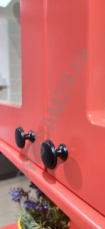 Яркий стеллаж от студии мебели Mykitchen