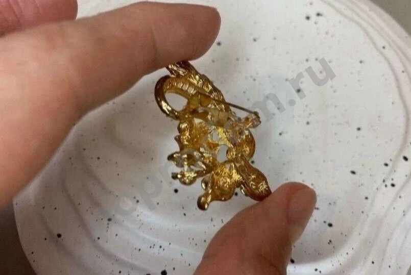 Маленькая золотая брошка цветы брошь цветок