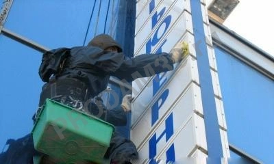 Прочистка, очистка, мойка рекламных конструкций, щитов