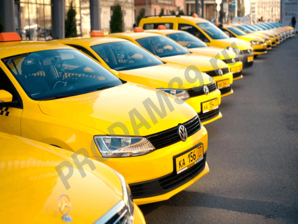 Водитель Яндекс.Такси на своем авто