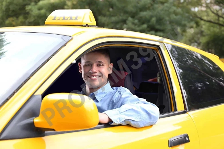 Водитель Яндекс Такси на своем авто