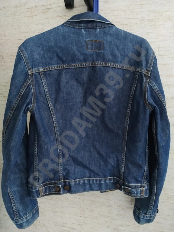 Женская джинсовая куртка Levis б. у. 44 размер