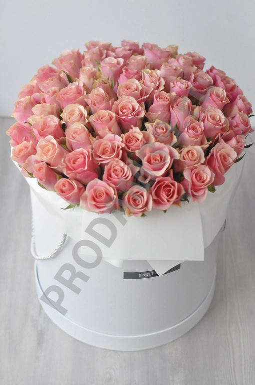 Шляпная коробка «Люкс» из 51 розы с мелким бутоном
