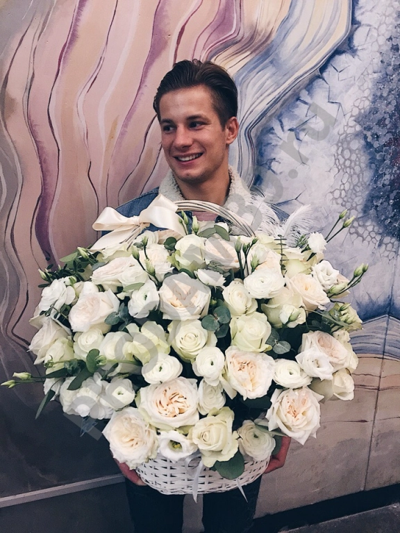 Корзина пионовидных парфюмированных роз О`Хара