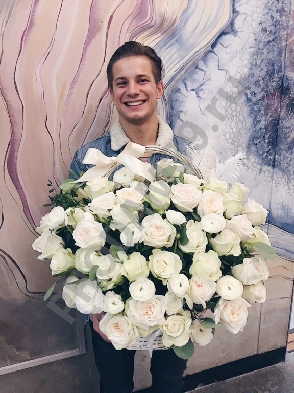 Корзина пионовидных парфюмированных роз О`Хара