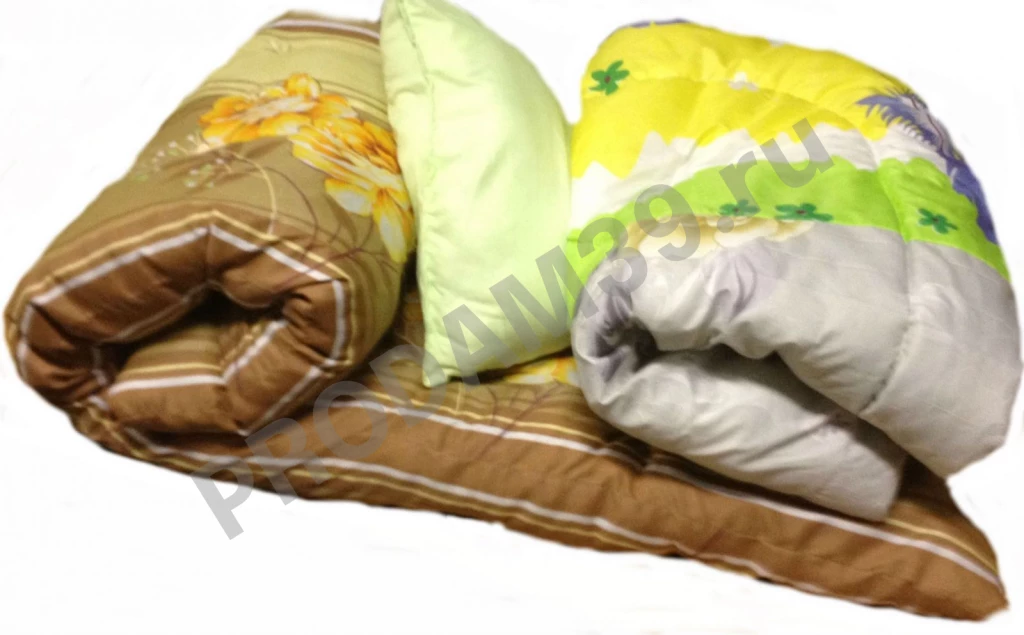 Разных цветов металлические кровати