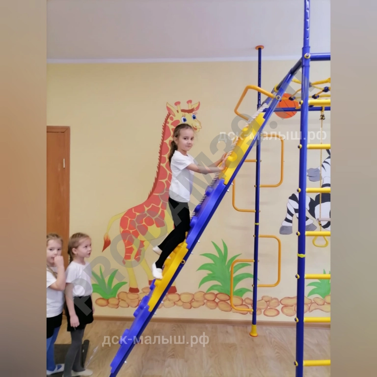 Детский спортивный комплекс пристенный 5-ти опорный со скалодромом