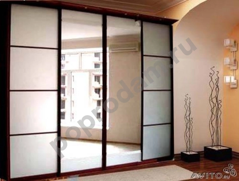 Шкаф-купе 3-х дверный, зеркало + матовые стекла