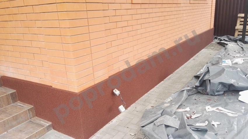 Отделка цоколя декоративной штукатуркой - мраморная крошка