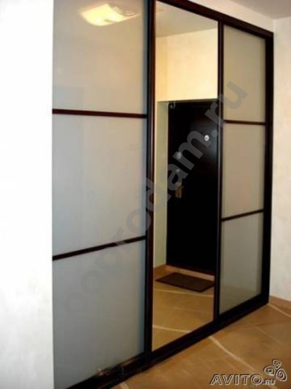 Шкаф-купе 4-х дверный шириной 2400 мм с матовыми стеклами