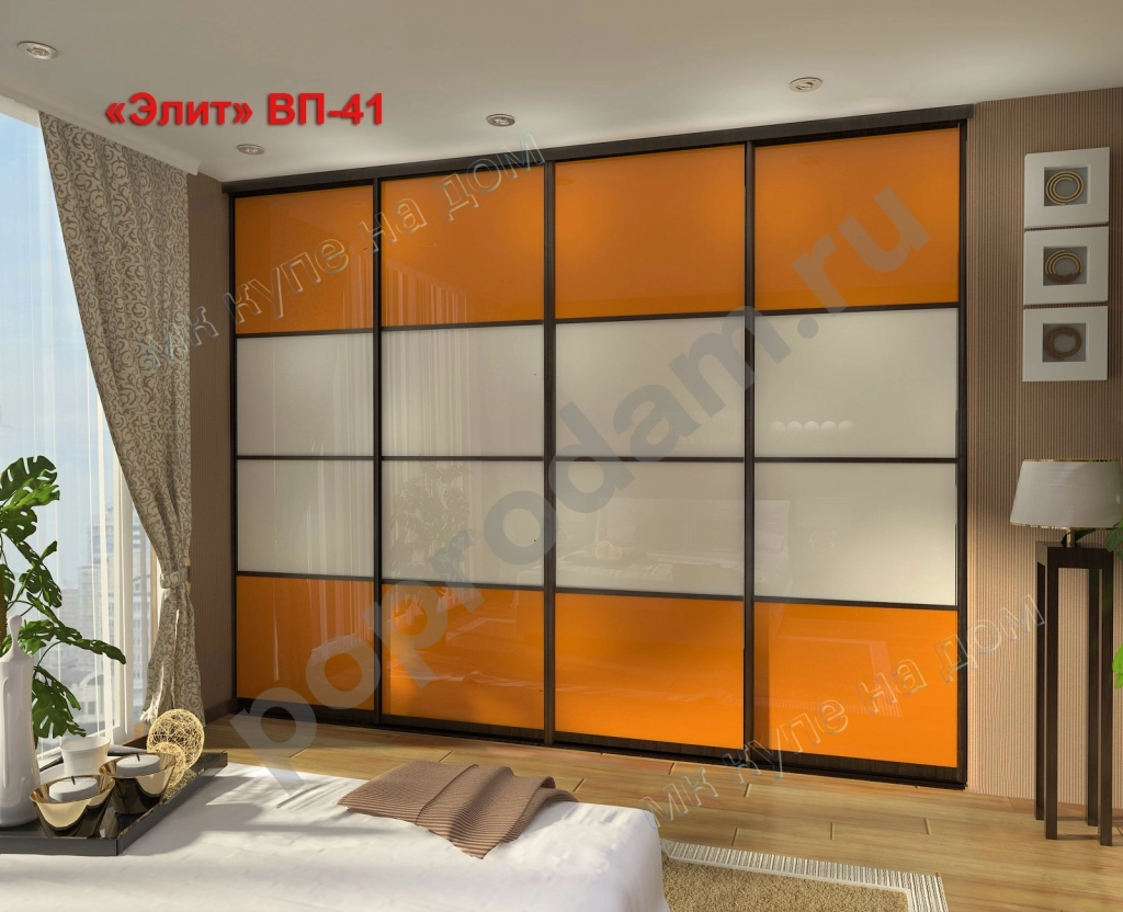 Шкаф купе встроенный с цветными стеклами