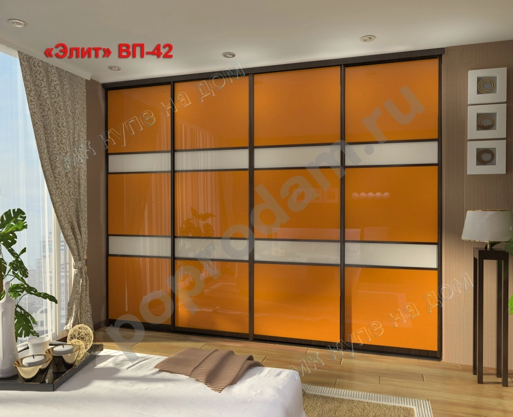 Шкаф купе встроенный с цветными стеклами