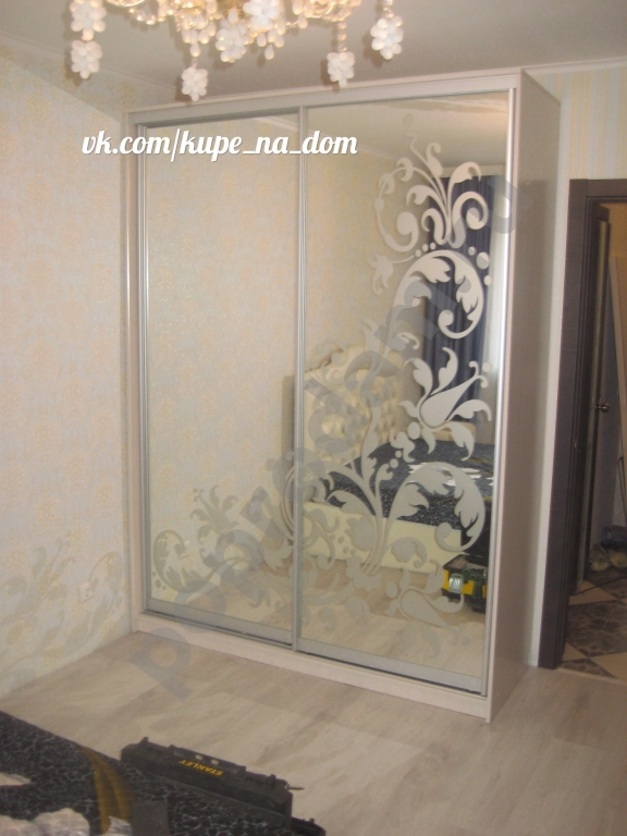 Шкаф купе с пескоструйным рисунком на заказ