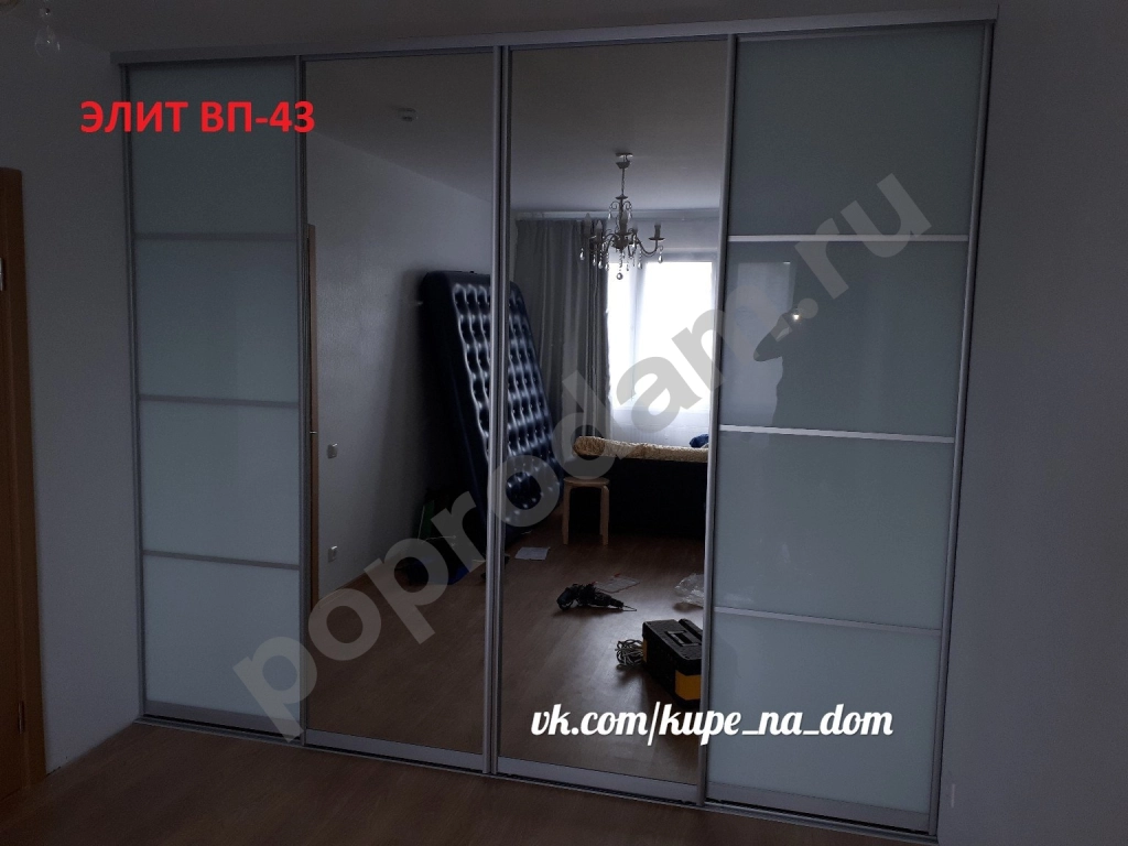 Шкаф купе встроенный 2 зеркала + 2 двери цветное стекло
