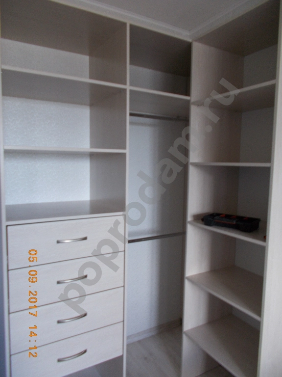 Гардеробная с П-образным наполнением