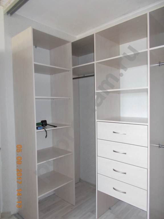 Гардеробная с П-образным наполнением