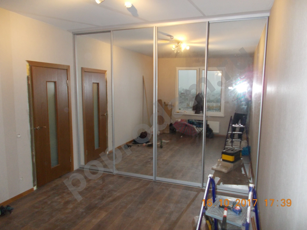 Гардеробная с П-образным наполнением в проем 3 метра