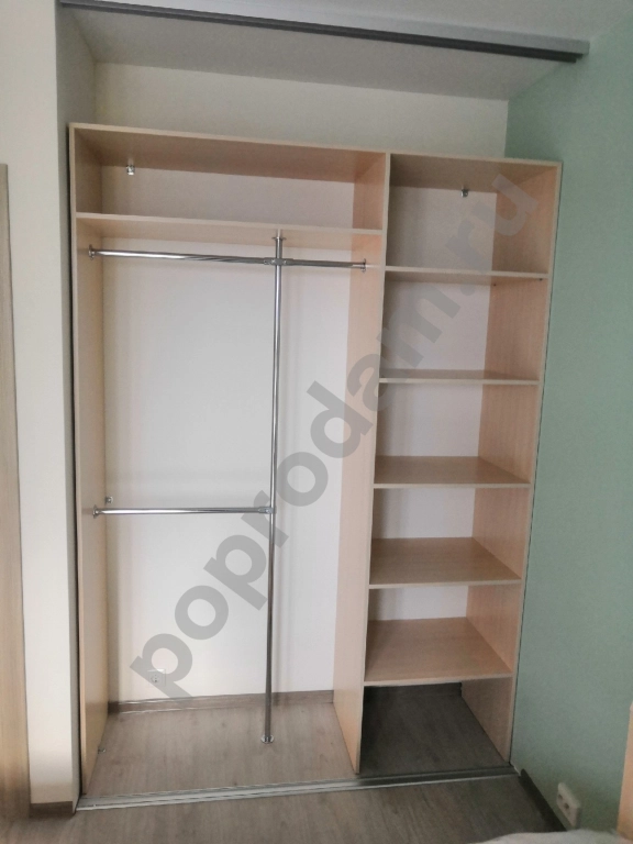 ШКАФ КУПЕ ВСТРОЕННЫЙ С ЗЕРКАЛОМ И ЦВЕТНЫМИ СТЕКЛАМИ