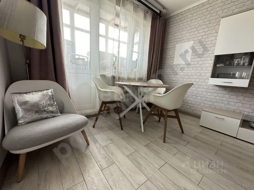 3-к кв. Москва Краснопахорское поселение, с. Красная Пахра, 15 (64.0 кв.м)