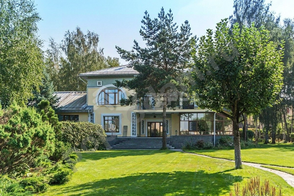 Дом в Москва д. Мякинино,  (700 кв.м)