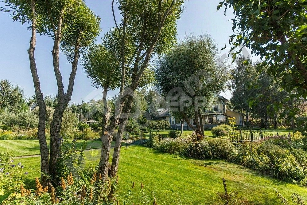 Дом в Москва д. Мякинино,  (700 кв.м)