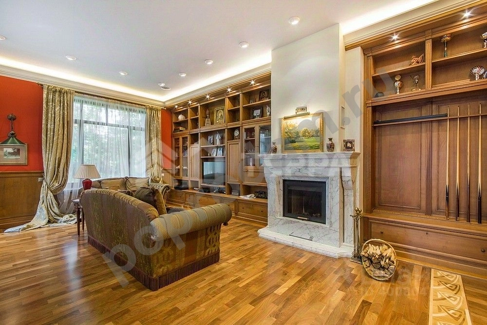 Дом в Москва д. Мякинино,  (700 кв.м)