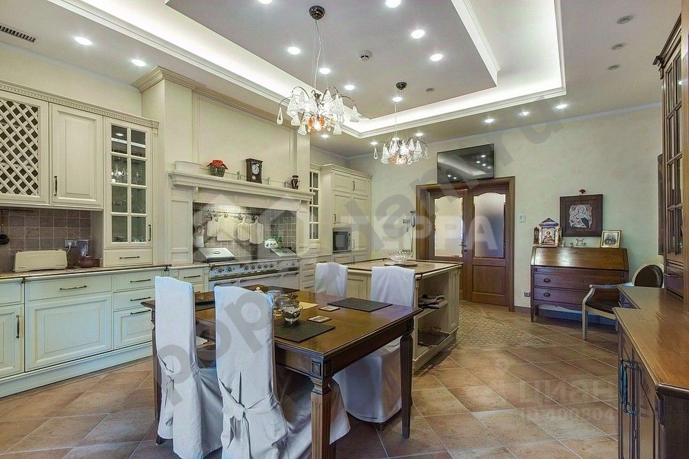 Дом в Москва д. Мякинино,  (700 кв.м)