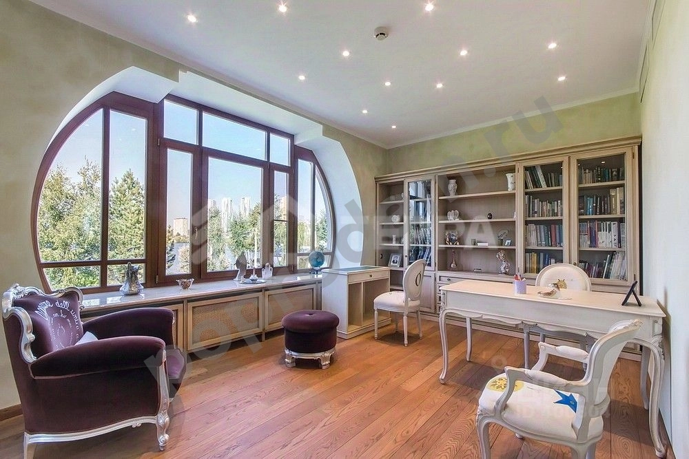 Дом в Москва д. Мякинино,  (700 кв.м)