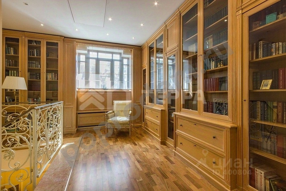 Дом в Москва д. Мякинино,  (700 кв.м)