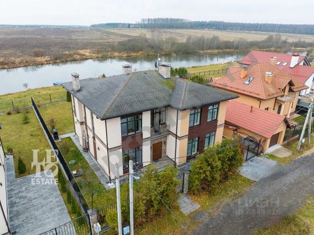 Дом в Москва Вороновское поселение, д. Рыжово, 70 (260 кв.м)