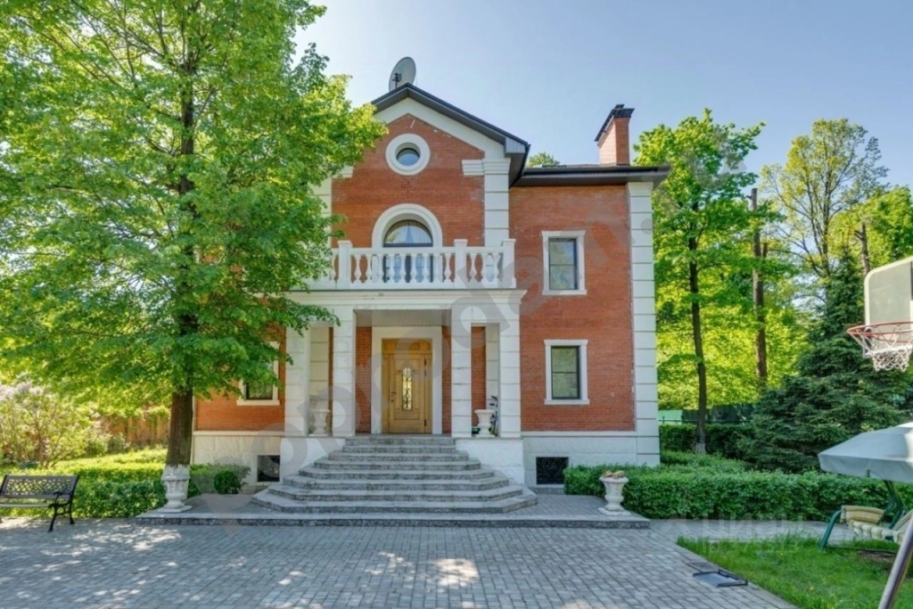 Дом в Москва Внуковское поселение, пос. Абабурово, ул. Ломоносова (770 кв.м)