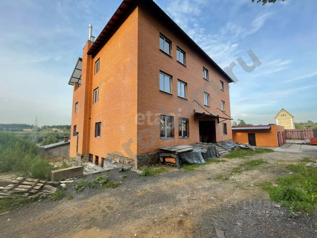 Дом в Москва Внуковское поселение, д. Изварино, ул. Ильинская, 40 (925 кв.м)