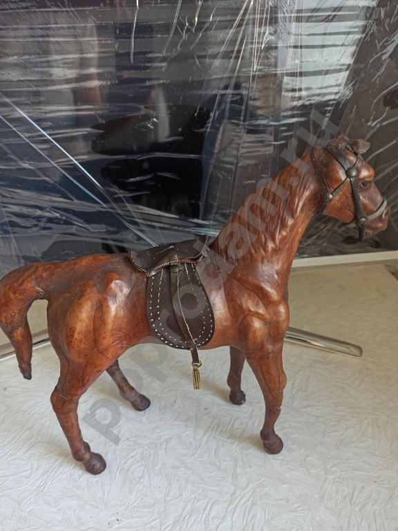 Фигура коня керамическая