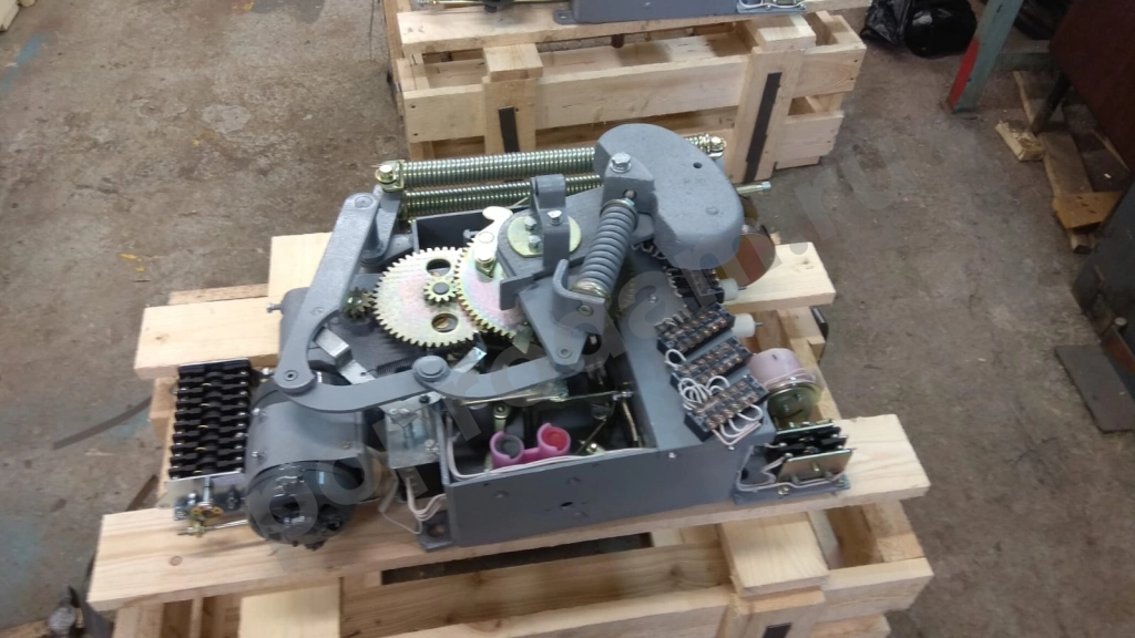 Привод выключателя (ПРБА-114, -224, ПП-67, ППО-10, ШПЭ-44, ПЭ-11, ППрК-1800,)