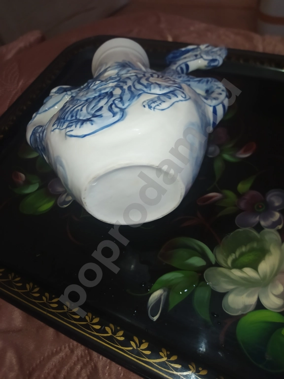 Чайник заварочный с рельефным декором, фарфор, роспись, Китай, 1990-2010 гг.