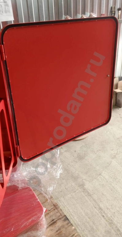 Ящик для хранения пожарного рукава с подвижной корзиной