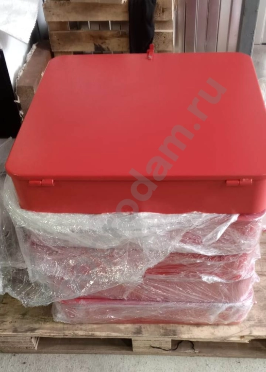 Ящик для хранения пожарного рукава с подвижной корзиной