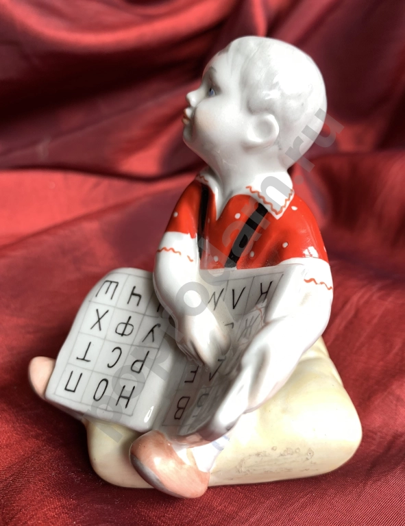 Мальчик с азбукой статуэтка ЛФЗ