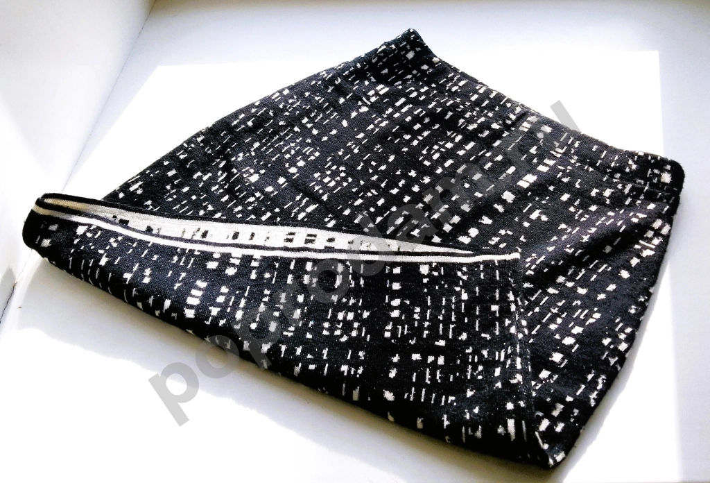 Юбка трикотажная черная. 44. Zarina