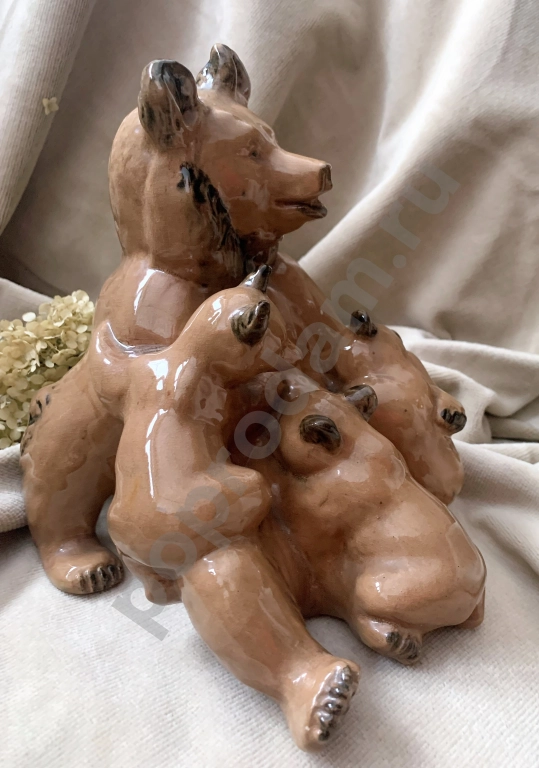 Медведица с медвежатами статуэтка Гжель