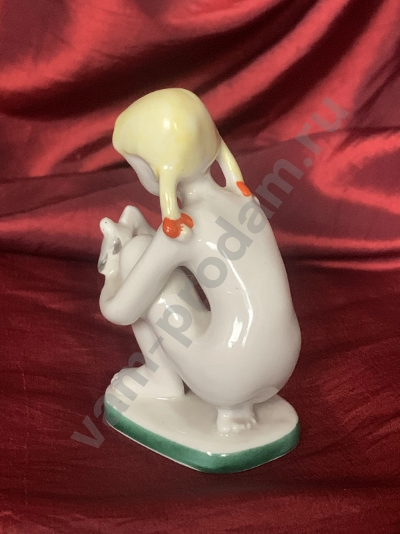 Девочка с голубем статуэтка ЛФЗ 1960- годы