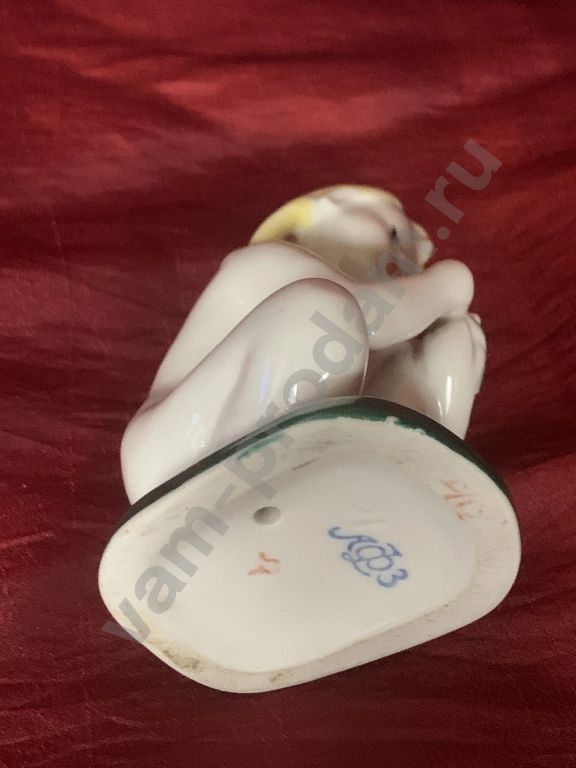 Девочка с голубем статуэтка ЛФЗ 1960- годы