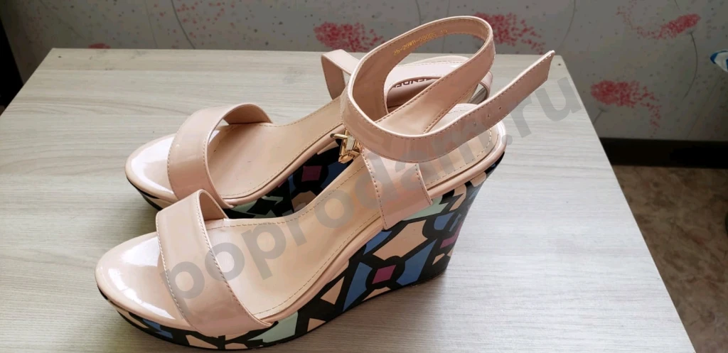 Босоножки женские