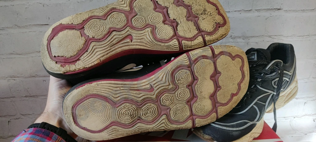 Кроссовки разные Nike - Puma