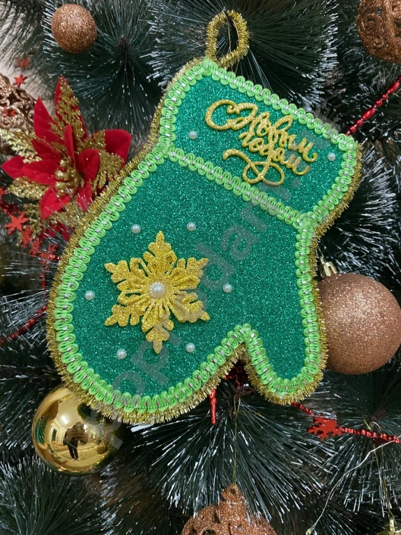 Елочное украшение варежка