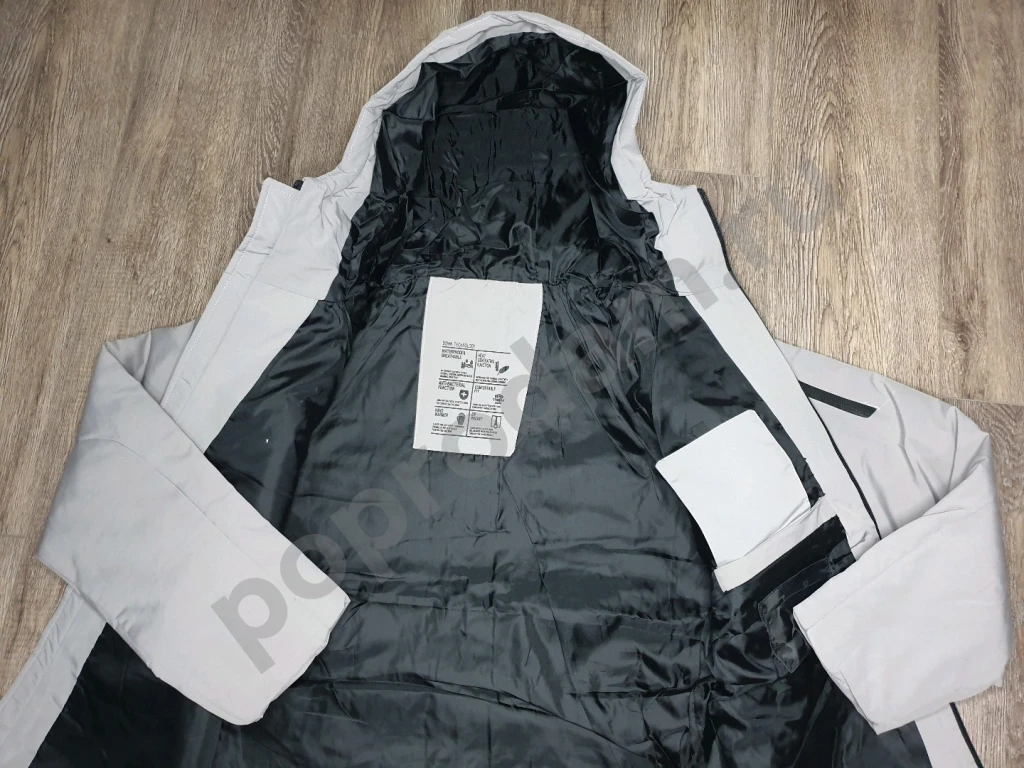 Куртка демисезонная новая! Не промокает.42