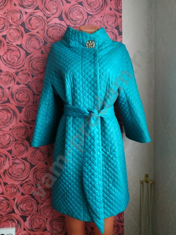 Плащ женский демисезонный прямого силуэта с поясом, воротник стойка, рукав 3/4.