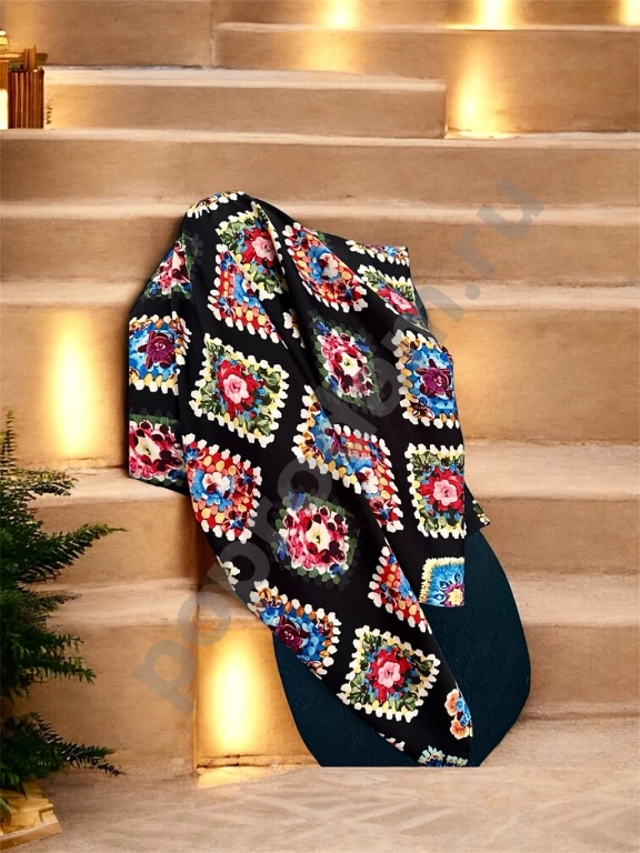 Чёрный цветочный платок на голову, шею, плечи