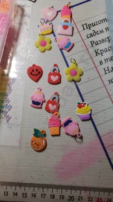 Браслеты кольца и брелоки из бисера и резинок