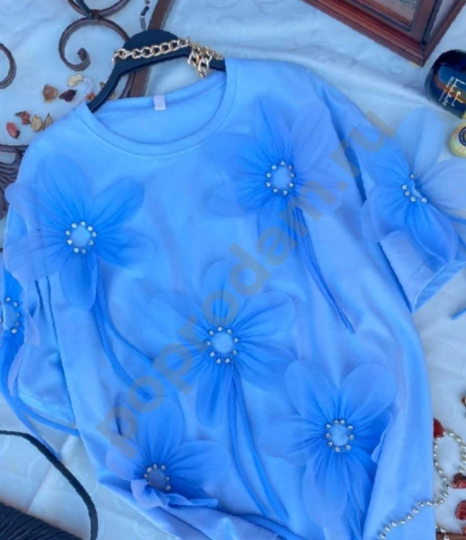 Женская нарядная футболка